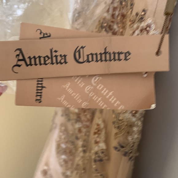 Beautiful gown - Picture 2 of 3